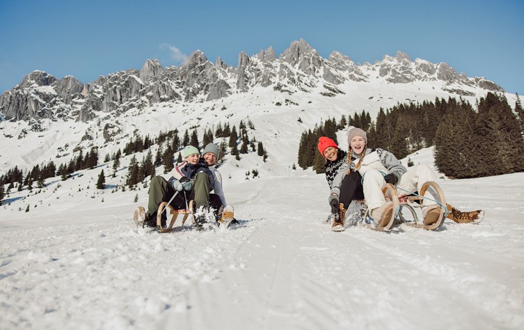 Rodeln auf der nahegelegenen Naturrodelbahn